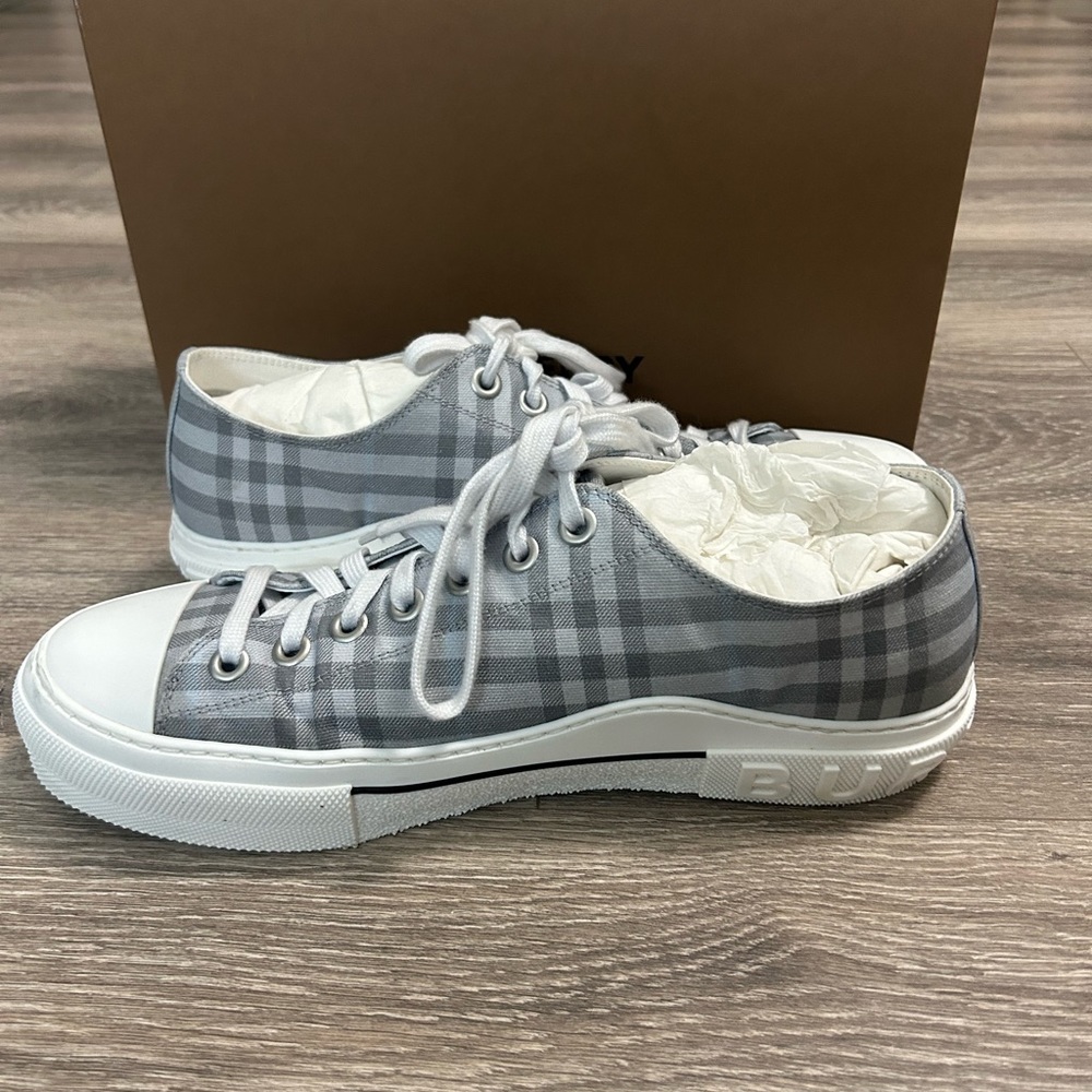 Burberry Shoes - Picture 5 of 8